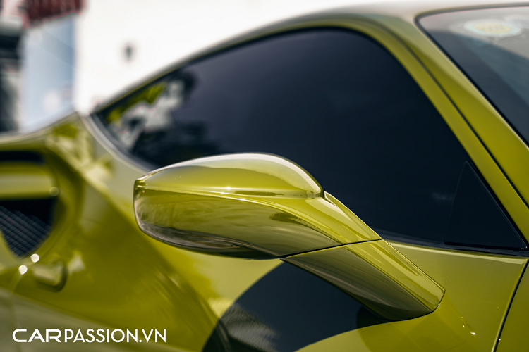 Ferrari 488 GTB có kích thước tổng thể bao gồm chiều dài x rộng x cao lần lượt là 4.568 x 1.952 x 1.213 mm và chiều dài trục cơ sở là 2.650 mm. Tại thị trường Việt Nam, 488 GTB là mẫu siêu xe được các khách hàng trong nước ưa chuộng bậc nhất khi có hơn 20 chiếc 488 thuộc các phiên bản Coupe, mui trần Spider và bản hiệu năng cao Pista Spider được đưa về.