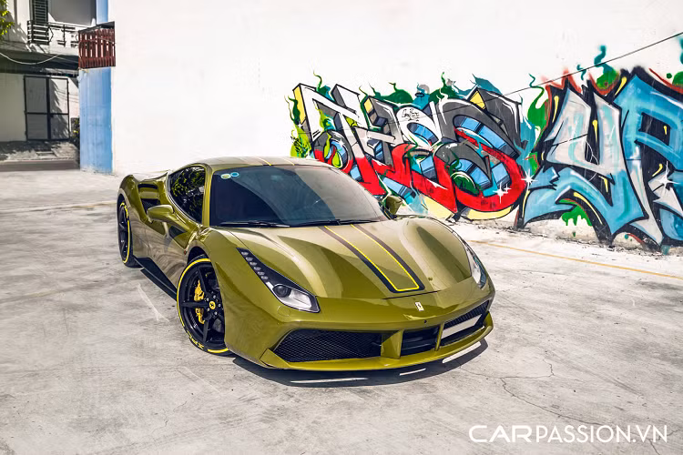 Được biết, dán decal đổi màu xe hiện đang là phương pháp thu hút được rất nhiều sự quan tâm từ khách hàng trong nước khi sở hữu những ưu điểm nổi bật như : đổi màu dễ dàng, tiết kiệm thời gian và chi phí, không làm mất đi lớp sơn nguyên bản hay khách hàng có thể lựa chọn cho mình nhiều màu sắc hoặc mẫu thiết kế độc đáo phù hợp với sở thích cá nhân.