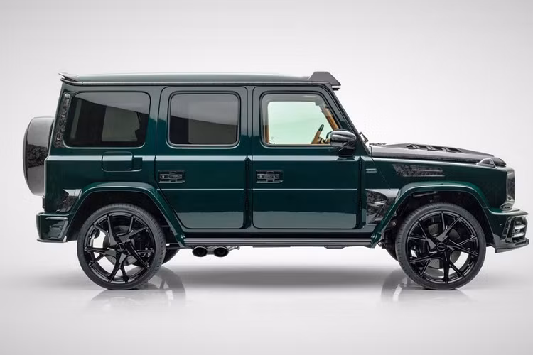 Điểm nhấn đáng chú ý nhất là bộ mâm hợp kim 24 inch có tạo hình 5 chấu kép chữ Y. Lốp được nâng cấp thành cỡ 295/30. Trang bị này hướng đến việc tận dụng sức mạnh mới của khối động cơ khi vận hành ở tốc độ cao thay vì sử dụng để đi off-road.