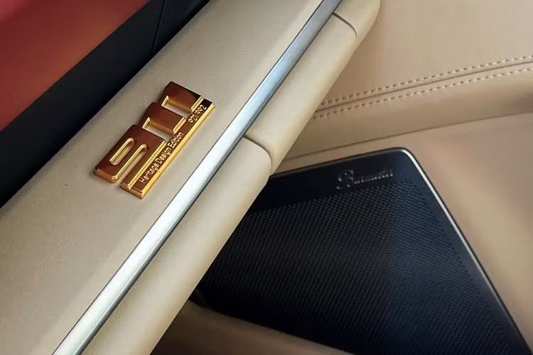 Porsche 911 Targa 4S Heritage Design vẫn sẽ sở hữu động cơ boxer 6 xy-lanh tăng áp kép sản sinh công suất 444 mã lực như bản tiêu chuẩn.