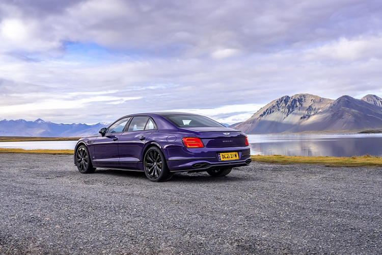 Theo đó, mẫu xe siêu sang Bentley Flying Spur Hybrid đã đi được quãng đường dài 733 km trên khắp Iceland chỉ với một bình nhiên liệu, đồng thời thải ra ít hơn 45% lượng CO2 so với một chiếc xe động cơ đốt trong thông thường. Thành tích này đạt được nhờ sử dụng nhiên liệu sinh học tiêu chuẩn EN228 từ năng lượng sinh khối (biomass), cụ thể là rơm phế thải.