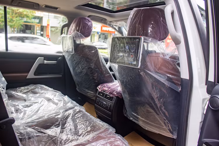 Công suất của động cơ diesel khá thấp, 268 mã lực nhưng mức mô-men xoắn tối đa lên tới 650 Nm và lượng lực kéo này kéo dài từ vòng tua 1.600 - 2.600. Ở phiên bản động cơ xăng 5.7, lượng mô-men xoắn là 543 Nm nhưng ở vòng tua 3.600 vòng/phút.