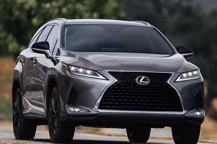 Hãng xe hạng sang Nhật Bản sẽ trưng bày Lexus RX L Black Line từ cuối tháng này. Trong số 495 xe bán ra, phiên bản RX 350L sẽ là 393 xe. Số 106 xe còn lại sẽ là phiên bản RX 450hL.