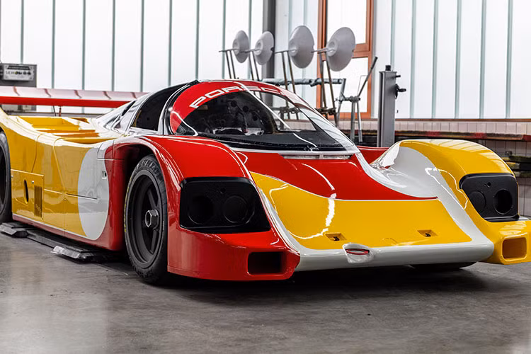 Vào năm 1987, 962 C đã giành được giải ADAC Würth Supercup với Stuck ngồi sau tay lái, và trong những năm tiếp theo, nó được sử dụng chủ yếu cho mục đích thử nghiệm ở bộ phận khí động học tại Weissach.