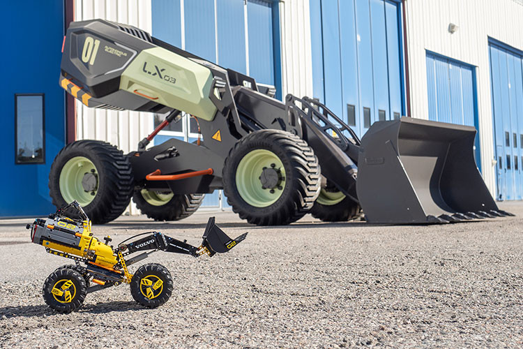 Dự án bắt đầu vào năm 2016 khi một nhóm những con người nhiệt tình bày tỏ tầm nhìn của mình về một chiếc máy xúc lật tự hành. Kết quả, họ đã tạo ra một chiếc Volvo LX03 phong cách Lego với nhiều tính năng thực tế đến mức khó tin.