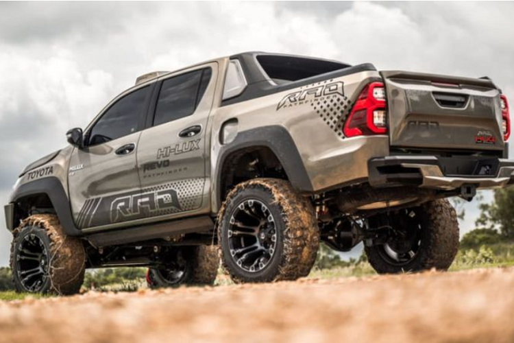 Theo công bố của Rad, bộ bodykit cho Toyota Hilux có giá 6.060 USD (tương đương 137,8 triệu đồng), ngoài ra, khách hàng cũng có thể mua thêm một số tùy chọn khác nhau từ Rad.