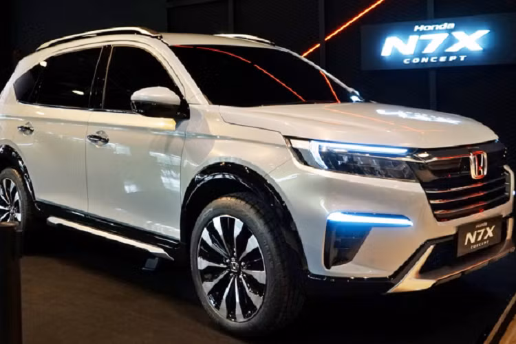 Honda N7X concept chính là phiên bản xem trước, trước khi Honda BR-V thế hệ mới ra mắt. Kế thừa Honda BR-V, phiên bản thương mại của Honda N7X concept có thể gọi là BR-V thế hệ mới sẽ sở hữu thiết kế mới hiện đại hơn, nội thất 7 chỗ đa dụng hướng đến khách hàng quan tâm MPV 7 chỗ cỡ nhỏ sử dụng trong đô thị.