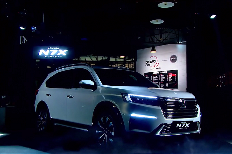 Tuy nhiên, trong tương lai gần, có thể Honda Việt Nam sẽ phân phối BR-V thế hệ mới tại thị trường Việt. Trong bối cảnh danh mục sản phẩm của Honda Việt Nam đang thiếu sản phẩm cạnh tranh trong phân khúc MPV 7 chỗ cỡ nhỏ.