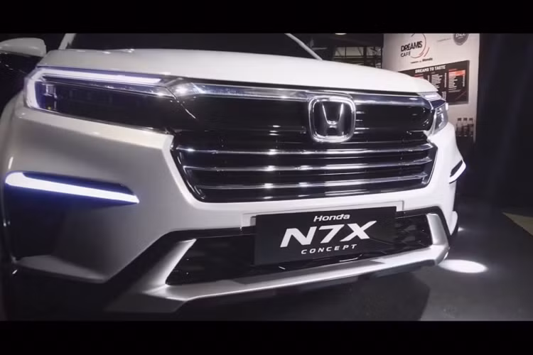 Trong thời gian sắp tới, BR-V thế hệ mới hứa hẹn sẽ “lột xác” đủ sức cạnh tranh với các đối thủ như Mitsubishi Xpander Cross hay Suzuki XL7 – Hai mẫu xe MPV 7 chỗ cỡ nhỏ, nhưng mang phong cách SUV.