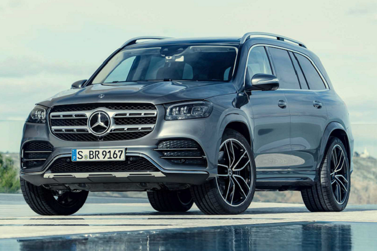 Mercedes-Benz GLS thế hệ mới sử dụng hệ thống treo khí nén AIRMATIC tiêu chuẩn với các giảm xóc thích ứng, hệ thống này sử dụng các hệ thống cảm biến và thuật toán rất phức tạp để tự động điều chỉnh từng giảm xóc phù hợp với điều kiện đường và chế độ lái hay tải trọng.