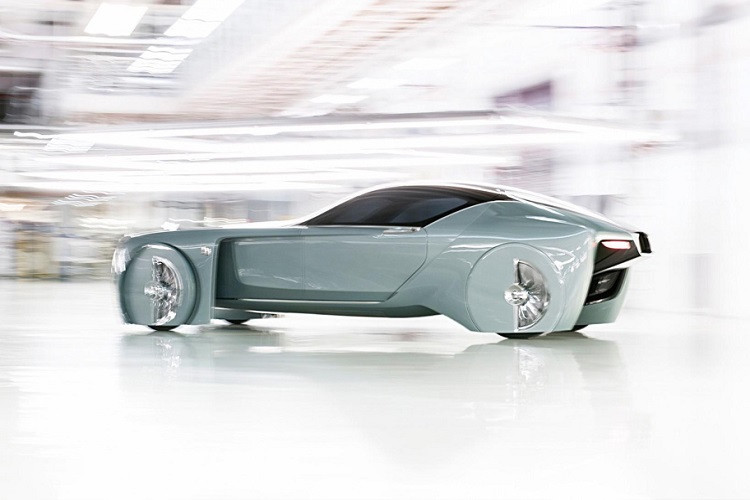 BMW - đơn vị cung cấp động cơ (cũng đồng thời là tập đoàn sở hữu thương hiệu Rolls-Royce), hiện nay cũng đã sẵn sàng chia sẻ những nền tảng công nghệ mới nhất của hãng - đang được ứng dụng trên mẫu sedan i7 và crossover iX - cho nhà sản xuất Anh Quốc bước vào kỷ nguyên xe điện