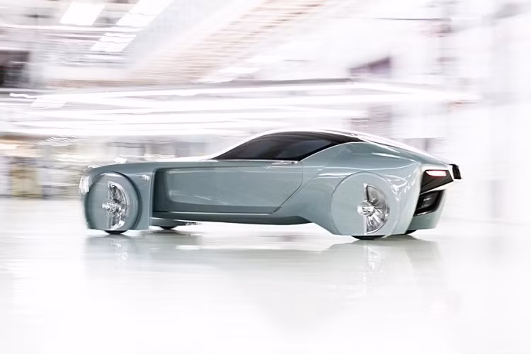 BMW - đơn vị cung cấp động cơ (cũng đồng thời là tập đoàn sở hữu thương hiệu Rolls-Royce), hiện nay cũng đã sẵn sàng chia sẻ những nền tảng công nghệ mới nhất của hãng - đang được ứng dụng trên mẫu sedan i7 và crossover iX - cho nhà sản xuất Anh Quốc bước vào kỷ nguyên xe điện