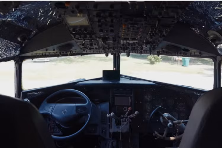 Công việc bắt đầu khi một trong những người con trai của Lucci tìm thấy thân máy bay ở Rolla, Missouri, nơi nó đã bị bỏ hoang nhiều năm. Ban đầu được bay bởi lực lượng hải quân ở Nam Mỹ, nó đã được Cục Hàng không Liên bang (FAA) sử dụng lần cuối làm một máy bay thử nghiệm cách đây hơn 30 năm, trước khi một cơn lốc xoáy đột ngột khiến nó ngừng hoạt động. Do đó, tình trạng của chiếc máy bay này thực tế không được lý tưởng cho lắm.