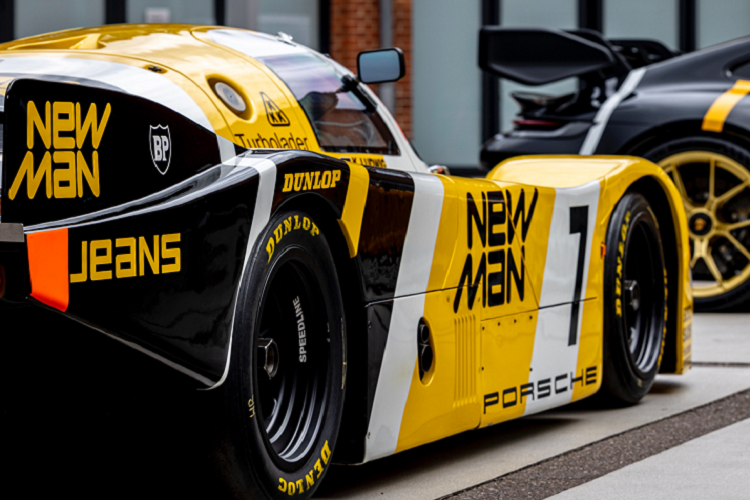 Nhằm theo sát dự án, Paolo Barilla đã đến trụ sở của Porsche 3 lần trong thời gian thiết kế và phát triển. Ngay cả khi bước vào giai đoạn chế tạo, đội ngũ và Paolo vẫn thường xuyên tương tác thông qua Email cũng như họp online và ông cũng vẫn tiến hành tới thăm và cập nhật tiến độ sản xuất chiếc xe Porsche 911 GT3 đặc biệt.