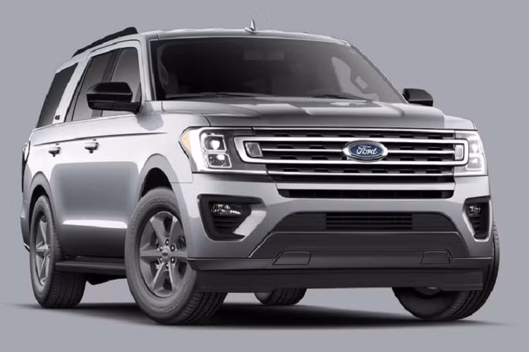 Tuy nhiên, có giá rẻ hơn cũng đồng nghĩa với việc Ford Expedition XL STX 2021 mới chỉ còn hai hàng ghế thay vì ba hàng ghế như trước đây, giờ đây chiếc SUV cỡ lớn đạt tiêu chuẩn với 5 chỗ ngồi.