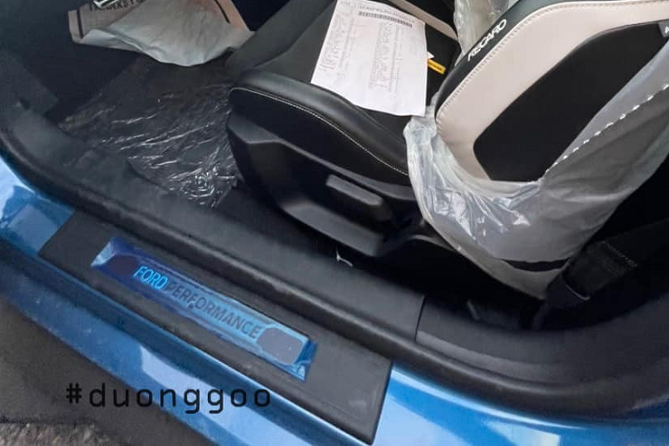 Hiện tại, thông tin về giá xe Ford Mustang Shelby GT500 2021 tại Việt Nam vẫn được giữ bí mật nhưng 1 số thông tin cho biết khách hàng phải chi ra hơn 8 tỷ đồng để có thể trải nghiệm mẫu xe mạnh nhất trong gia đình Ford Mustang hiện nay.