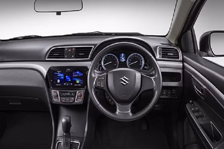 "Việc ra mắt Ciaz mới lần này đáp ứng nhu cầu của khách hàng - những người đang tìm kiếm một chiếc sedan tiết kiệm nhiên liệu với phong cách nổi bật và công nghệ độc đáo của Suzuki. Do đó, tôi tin rằng Ciaz mới sẽ cũng cấp thêm lựa chọn cho những ai đang muốn mua xe giá rẻ. Đây là mẫu xe mang đến giá trị lớn hơn ở cả thiết kế lẫn tính năng", ông Wanlop Tri Rerkngam, giám đốc bán hàng và marketing của Suzuki Thái Lan, phát biểu.