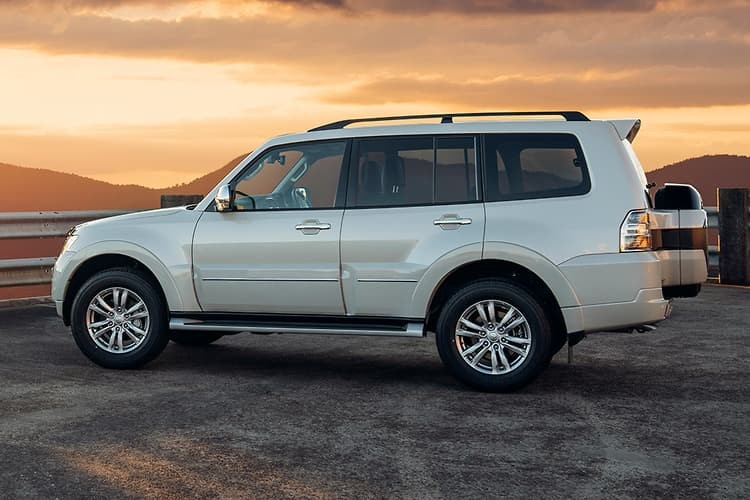 Tại thị trường Úc, giá xe Mitsubishi Pajero Final Edition 2021 có mức dao động từ 54.900 - 63.490 AUD (khoảng 977 triệu đến 1,13 tỷ đồng).