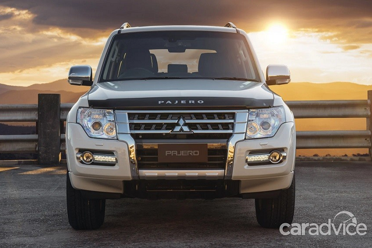 Sau gần 40 năm có mặt trên thị trường, Mitsubishi Pajero cuối cùng cũng đã đi đến hồi kết. Vào hồi tháng 3 đầu năm nay, hãng Mitsubishi đã tuyên bố ngừng sản xuất mẫu xe 4x4 huyền thoại này. Để nói lời tạm biệt với Pajero, hãng Mitsubishi mới đây đã tung ra phiên bản đặc biệt cuối cùng của dòng SUV này, mang tên Final Edition, tại thị trường Úc.