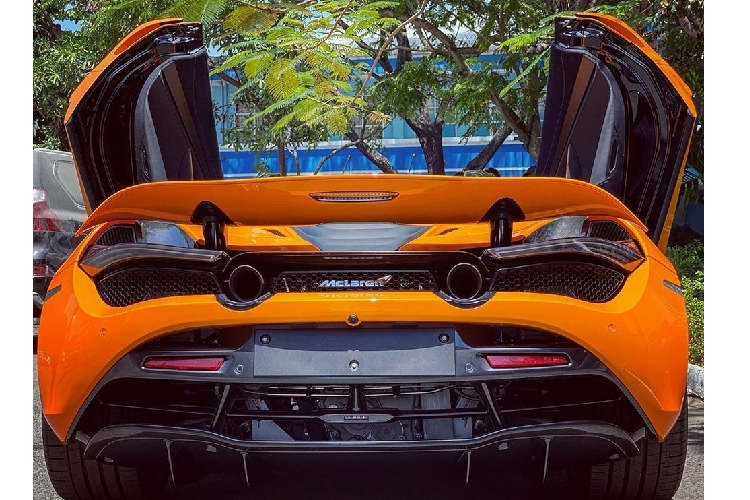 Siêu xe mui trần McLaren 720S Spider độc nhất tại tỉnh Bà Rịa - Vũng Tàu là chiếc xe thứ 6 được mang về thị trường Việt Nam. Do chưa có đại lý McLaren Việt Nam chính thức nên việc đưa các siêu xe nước Anh về dải đất hình chữ S đều do các công ty nhập khẩu tư nhân thực hiện.