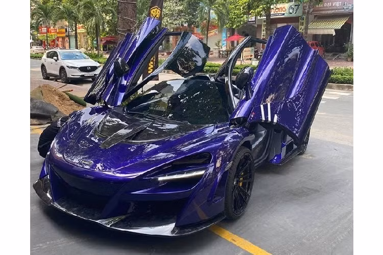 Được biết, chiếc siêu xe McLaren 720S mang gói độ N-Largo của hãng Novitec có một không hai tại Việt Nam đã được doanh nhân Vũng Tàu bán lại cho một người chuyên mua bán siêu xe tại Sài thành. Hiện không rõ giá trị của giao dịch này nhưng chắc chắn sẽ giúp giới mê xe ở TP HCM vui mừng vì có thể thường xuyên nhìn ngắm được diện mạo của chiếc siêu xe McLaren 720S có gói độ chỉ 15 xe trên thế giới.