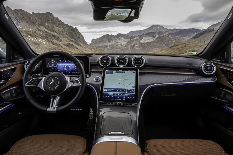 Tại thị trường quê nhà, Mercedes-Benz C-Class All-Terrain 2022 có sẵn với tùy chọn động cơ xăng 4 xy-lanh mạnh 201 mã lực / 300 Nm và động cơ dầu 4 xy-lanh mạnh 197 mã lực / 440 Nm.