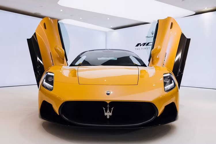 Theo công bố từ Maserati Hồng Kông, giá xe Maserati MC20 có mức bán ra khởi điểm từ 3,5 triệu HKD (khoảng 10,2 tỷ đồng). Trong khi đó, tại một số quốc gia trong khu vực Đông Nam Á, giá của Maserati MC20 chạm ngưỡng tới 21,5 triệu Baht (khoảng 16 tỷ đồng) tại Thái Lan.