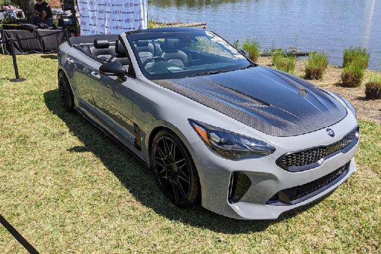 Hiện tại, nhiều người cho rằng Kia đang thiếu một mẫu xe thật sự truyền cảm hứng trong dòng sản phẩm của mình, cho dù đây không phải là một vấn đề nghiêm trọng đối với một công ty đang bán rất chạy SUV. Thế nhưng, đúng thật là hãng xe Hàn Quốc không có lấy một mẫu coupe bảnh bao, một chiếc mui trần sang chảnh, hoặc một mẫu xe thể thao cực chất nào cả. Vậy bạn nghĩ sao về một chiếc Kia Stinger mui trần?