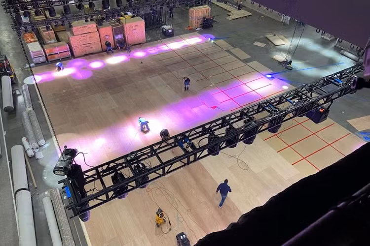 Ngay tại đây, VinFast sẽ ra mắt bộ đôi xe điện VF e35 và VFe e36 - những bước đi khởi đầu cho "tương lai của di chuyển" được VinFast hướng tới với những phương tiện thông minh, an toàn, thú vị và thân thiện với môi trường.