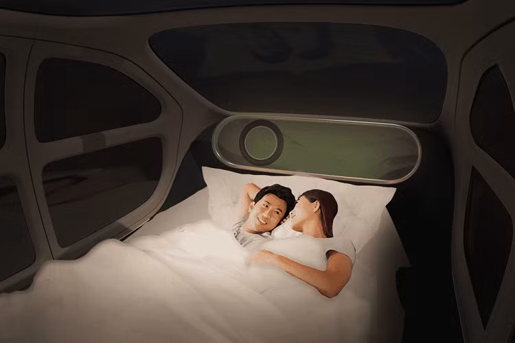 Thông qua các hình ảnh ở đây, ta thấy IM Airo có cửa trong suốt dạng trượt và 4 chỗ ngồi thoải mái có thể xoay 360 độ. Dù có khả năng tự lái, song nội thất vẫn có trang bị vô lăng và nút điều khiển để người lái có thể chiếm quyền kiểm soát khi cần thiết. Trong khi đó, ngoại hình của xe là một thứ không dễ diễn tả bằng lời, và mang đậm tính chất concept thử nghiệm. Dựa theo trang chủ của Heatherwick Studio, IM Airo có thể sẽ được đưa vào sản xuất trong năm 2023, nhưng không có gì là chắc chắn cả.