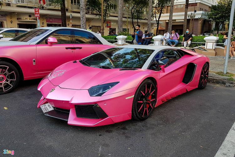 Lamborghini Aventador không còn là một cái tên xa lạ với giới đam mê xe tại Việt Nam. Hiện nay, có hơn chục chiếc Aventador với nhiều phiên bản khác nhau lăn bánh tại dải đất hình chữ S. Để tạo sự khác biệt, chiếc xe trong bài còn được nâng cấp với gói độ Novitec Torado.