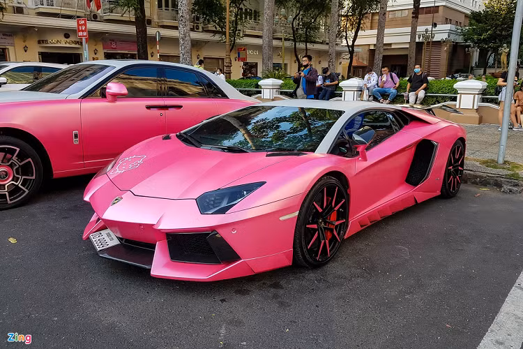 Lamborghini Aventador không còn là một cái tên xa lạ với giới đam mê xe tại Việt Nam. Hiện nay, có hơn chục chiếc Aventador với nhiều phiên bản khác nhau lăn bánh tại dải đất hình chữ S. Để tạo sự khác biệt, chiếc xe trong bài còn được nâng cấp với gói độ Novitec Torado.