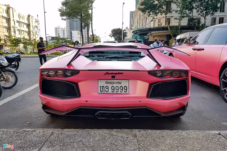 Với gói độ Novitec Torado, chiếc xe sẽ sở hữu nhiều chi tiết làm từ sợi carbon nhằm tăng cường tính khí động học như cản trước và sau, hốc gió, ốp hông, cánh gió sau kích thước lớn…