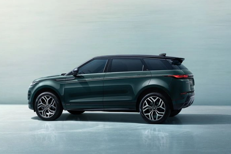 Tại Trung Quốc, giá xe Range Rover Evoque L 2021 có mức bán ra dao động từ 390.000 - 480.000 NDT (khoảng 1,38 - 1,7 tỷ đồng), ngoài ra, hãng còn cung cấp phiên bản First Edition với số lượng giới hạn có giá 430.000 NDT (khoảng 1,52 tỷ đồng).