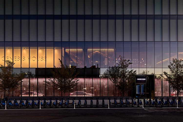 Genesis House New York được thiết kế bởi Suh Architects, một công ty có trụ sở tại Seoul (Hàn Quốc), sở hữu không gian rộng 4.340 mét vuông. Đây sẽ là địa điểm liên tục diễn ra các chương trình nhằm thu hút sự chú ý của người dân tại New York về “thiết kế, ẩm thực, du lịch, sức khỏe và tương lai của phương tiện giao thông”.