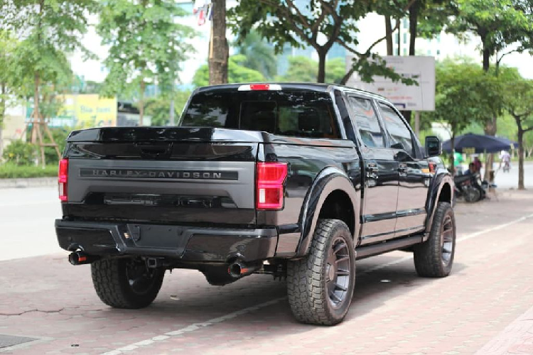 Về truyền động, Ford F-150 Harley-Davidson được trang bị 2 tuỳ chọn động cơ V8 5.0L hoặc V6 3.5L EcoBoost.