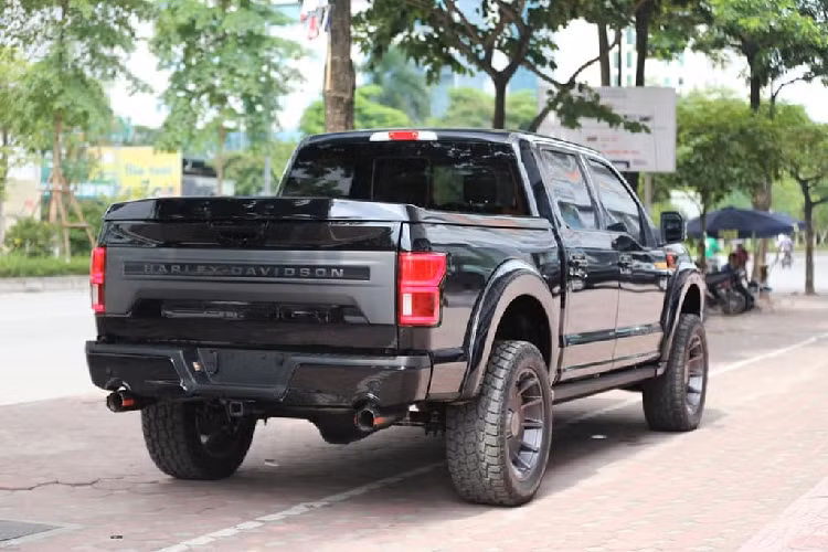 Về truyền động, Ford F-150 Harley-Davidson được trang bị 2 tuỳ chọn động cơ V8 5.0L hoặc V6 3.5L EcoBoost.