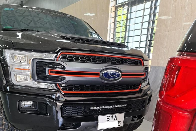 Với việc tậu thêm chiếc Ford F-150 Harley-Davidson mới lần này, tổng số xe Ford F-150 Harley-Davidson của vị đại gia tại Bình Dương đã chạm con số 4. Được biết, tính cả nước hiện nay, số lượng Ford F-150 Harley-Davidson đang có mặt rơi vào khoảng 7 chiếc và chỉ riêng vị đại gia tại Bình Dương này đã chiếm tới quá nửa con số đó. Đây quả thực là một thú chơi vô cùng độc đáo của vị đại gia ngành Lan.