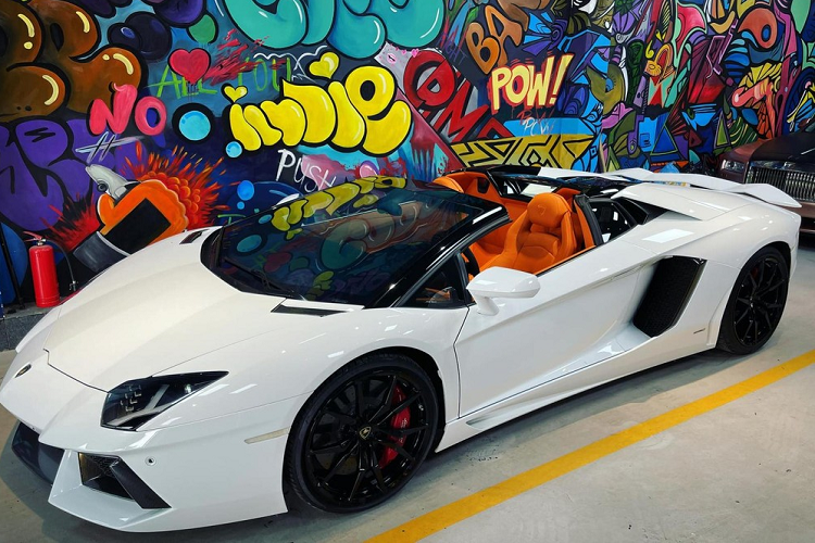 Sức mạnh này giúp siêu xe 570S của hãng McLaren mất khoảng thời gian 3,2 giây để tăng tốc từ vị trí xuất phát lên 100 km/h trước khi đạt vận tốc tối đa 328 km/h. Dự tính mức giá dàn siêu xe này có mức giá lên đến gần 100 tỷ đồng tại thị trường Việt Nam.