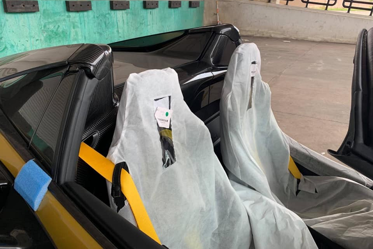 Siêu xe mui trần McLaren 720S Spider cũng chỉ cần thời gian 7,9 giây để tăng tốc từ 0-200 km/h trước khi đạt vận tốc tối đa 341 km/h tương tự như bản Coupe.