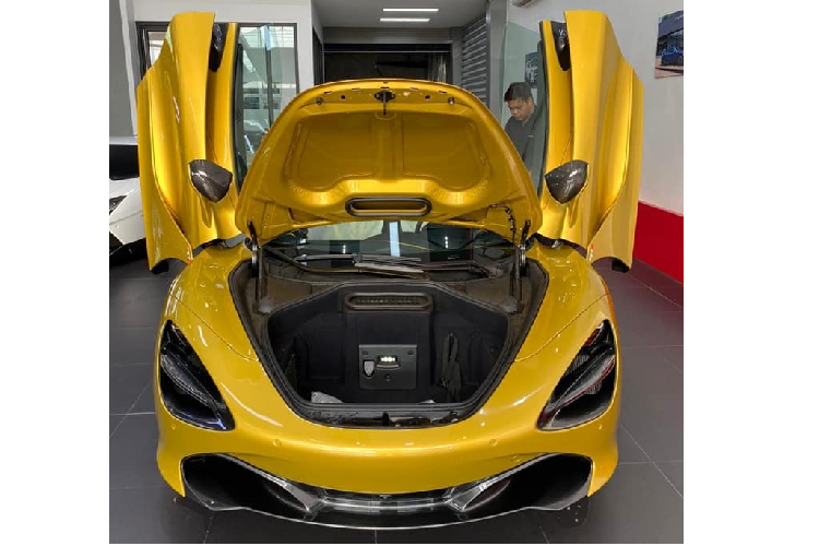 Siêu xe McLaren 720S Spider vẫn được trang bị khối động cơ xăng V8, tăng áp kép, dung tích 4.0 lít, sản sinh công suất tối đa 710 mã lực và mô-men xoắn cực đại 769 Nm.