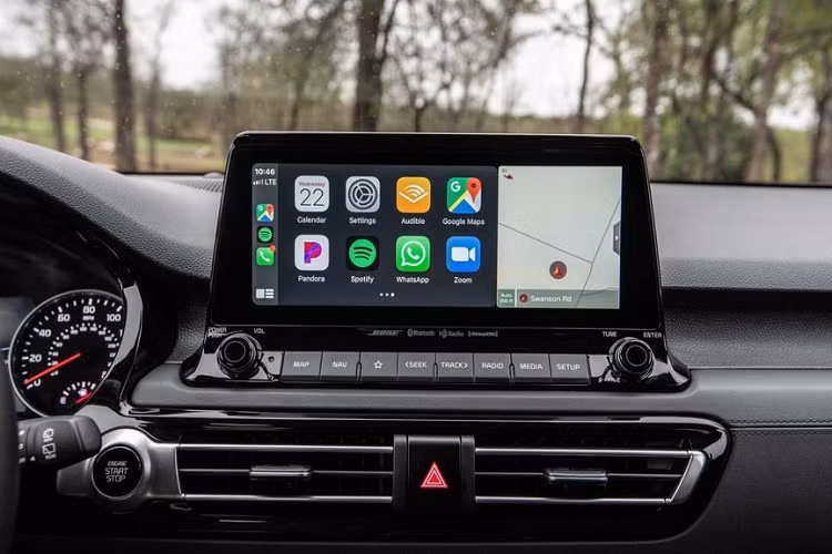 Ngoài phiên bản Nightfall Edition mới, Kia Seltos 2022 tại thị trường Mỹ còn có một số thay đổi đáng chú ý khác, ví dụ như sự biến mất của bản S dùng động cơ tăng áp 1.6L. Do đó, Kia Seltos 2022 tại Mỹ hiện có tổng cộng 6 bản trang bị là LX AWD, S FWD, S AWD, EX AWD, Nightfall Edition AWD và SX AWD. Tiếp đến là sự biến mất của tên các bản trang bị ở phía sau đuôi xe.