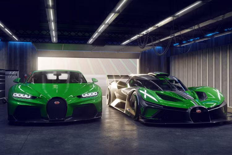 Tương tự như phiên bản ý tưởng ra mắt vào năm ngoái, bản sản xuất siêu xe Bugatti Bolide sẽ sở hữu nhiều chi tiết đặc biệt dành riêng cho xe đua như hốc hút gió tích hợp trên mui xe và ghế lái được bố trí thấp. Tuy nhiên đáng tiếc là 40 chiếc siêu xe Bugatti Bolide sẽ không được trang bị động cơ W16 dung tích 8.0L công suất 1.824 mã lực vốn chỉ được vận hành nhờ nhiên liệu xe đua có độ octane 110.