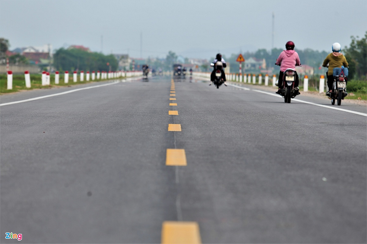 Công trình được thiết kế theo tiêu chuẩn đường cấp III đồng bằng với bề rộng nền đường 12 m, bề rộng mặt đường 7 m. Tổng mức đầu tư gần 550 tỷ đồng. 