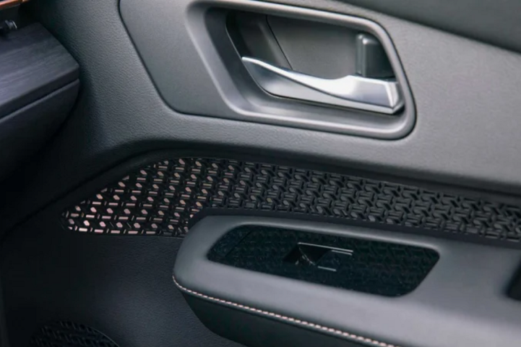 Tuy nhiên trong lần ra mắt chính thức này, phiên bản tiêu chuẩn đang có công suất đến 238 mã lực. Điều này có thể sẽ có thêm những phiên bản giá rẻ của Ariya trong thời gian sắp tới.