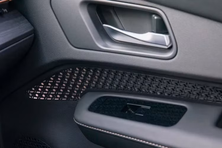 Tuy nhiên trong lần ra mắt chính thức này, phiên bản tiêu chuẩn đang có công suất đến 238 mã lực. Điều này có thể sẽ có thêm những phiên bản giá rẻ của Ariya trong thời gian sắp tới.