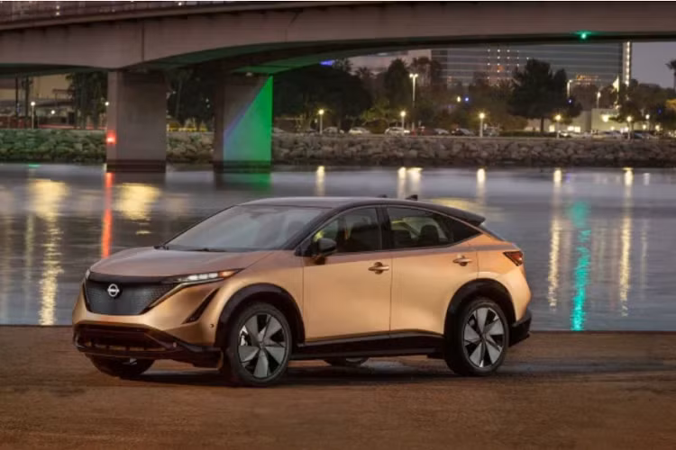 Trong khi đó khách hàng mua phiên bản dẫn động bốn bánh toàn thời gian AWD có thể phải chờ đến giai đoạn cuối năm sau.