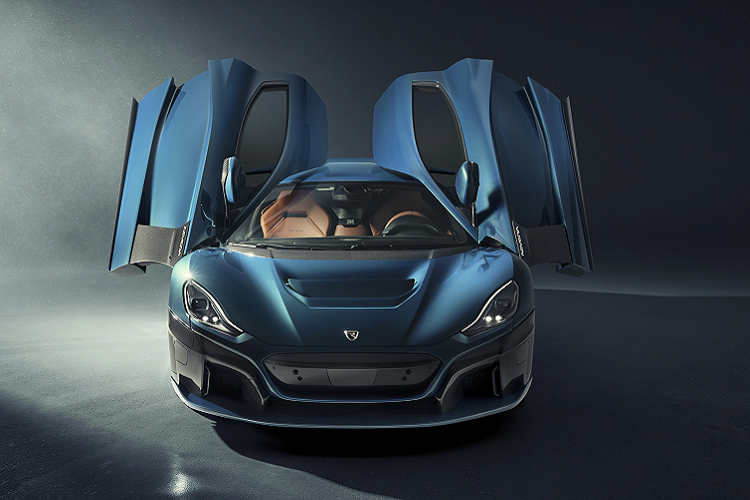 Mẫu siêu xe điện Rimac Nevera 2021 mới đã chính thức trình làng, đây là bản thương mại của mẫu concept C_Two ra mắt hồi 2018. Mẫu xe có 3 phiên bản GT, Signature và Timeless. Khách hàng sẽ được lựa chọn các tuỳ chọn cá nhân hoá về nội thất để tạo ra mẫu siêu xe điện cho riêng mình. Rimac Nevera là mẫu siêu xe điện không dành cho số đông khi chỉ có 150 xe được sản xuất trên toàn cầu với giá mỗi chiếc là 56 tỷ đồng.