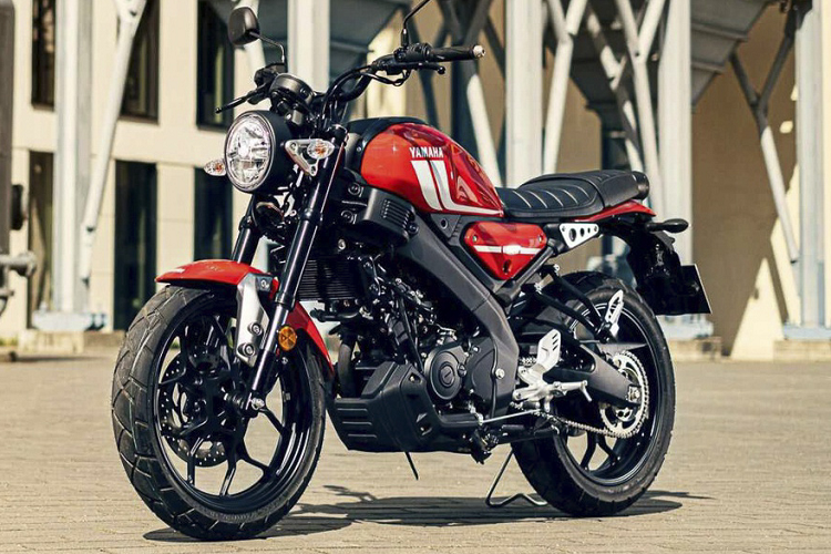 Chi nhánh Yamaha tại châu Âu vừa công bố những hình ảnh đầu tiên về mẫu XSR 125. Ngoài sport, naked, Yamaha còn phát triển một dòng xe mang tên Sport Heritage, tập hợp các mẫu xe đa dạng từ 155 cc đến 700 và 900 cc. việc ra mắt Yamaha XSR 125 2021 mới cho thấy hãng xe máy Nhật muốn đa dạng hoá các lựa chọn của người dùng, đặc biệt là nhóm khách hàng mới lấy bằng lái xe máy.