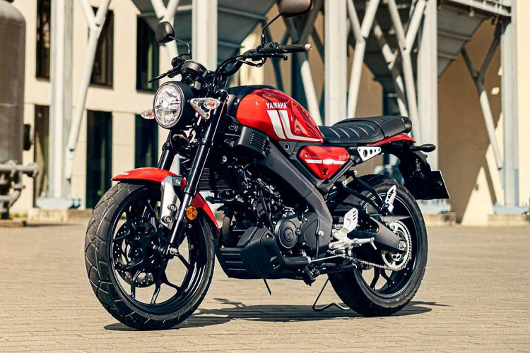 Giảm xóc trước dạng hành trình ngược đường kính 37 mm, hành trình 130 mm. Giảm xóc sau hành trình 110 mm. Xe được trang bị hệ thống ABS 2 kênh với đĩa phanh trước đường kính 267 mm và đĩa phanh sau 220 mm.